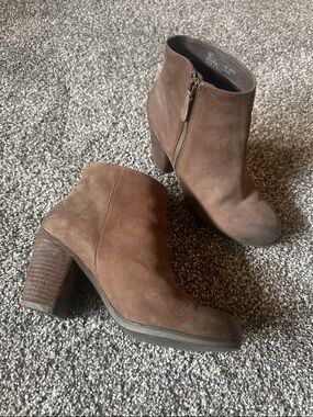 BP | Chelsea Ankle Bootie (Size 8.5)